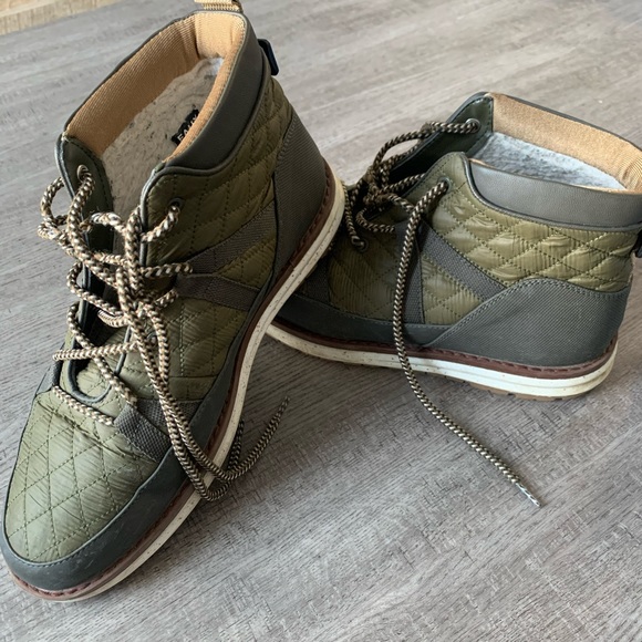 Boys shoes size 7.5 (youth) - Picture 2 of 3